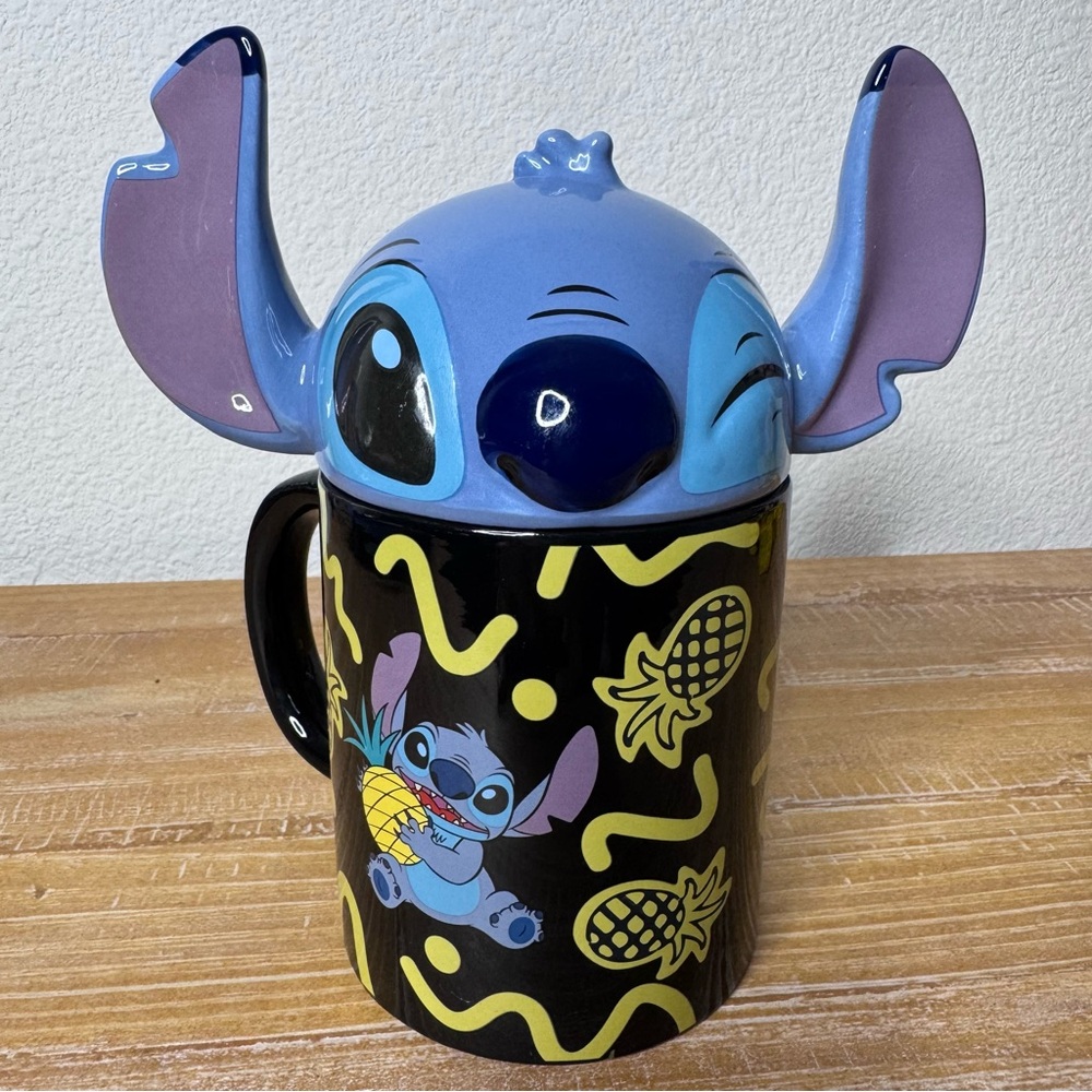 NWOT Disney Stitch Coffee Tea Mug With Removable Lid Cover.